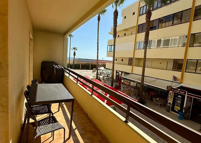 Espadarte Balcony Flat דירה